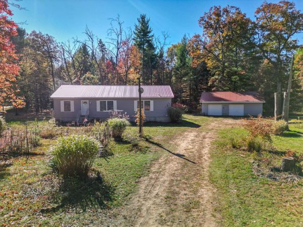 2171 S Walnut Avenue, White Cloud, MI 49349
