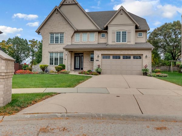 9023 Park Hill Court , Hickory Hills, IL 60457