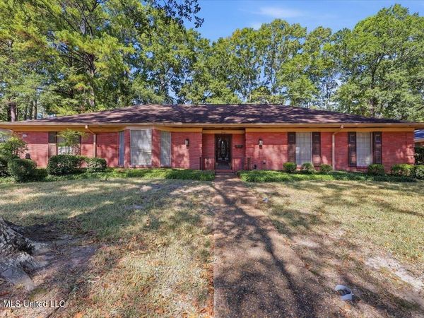 5465 Red Fox Road, Jackson, MS 39211