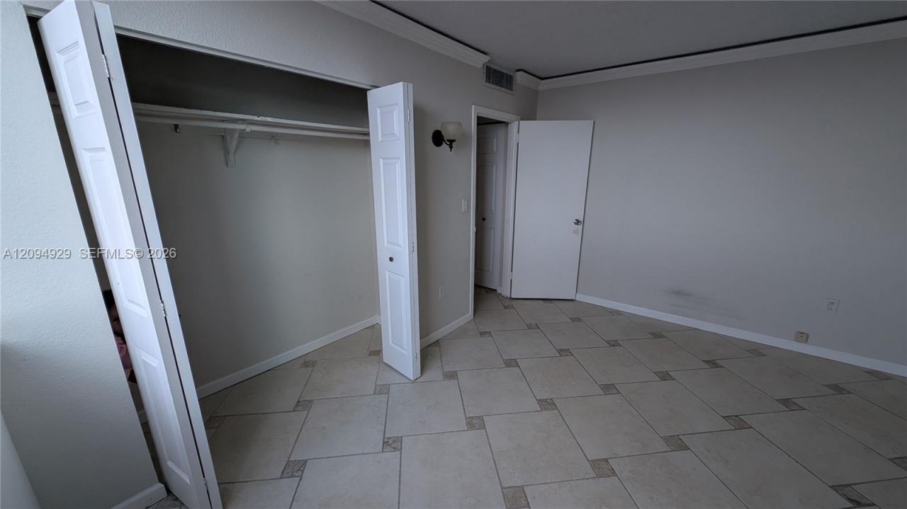 3375 N Country Club Dr , Unit 1102, Aventura, FL 33180 Photo