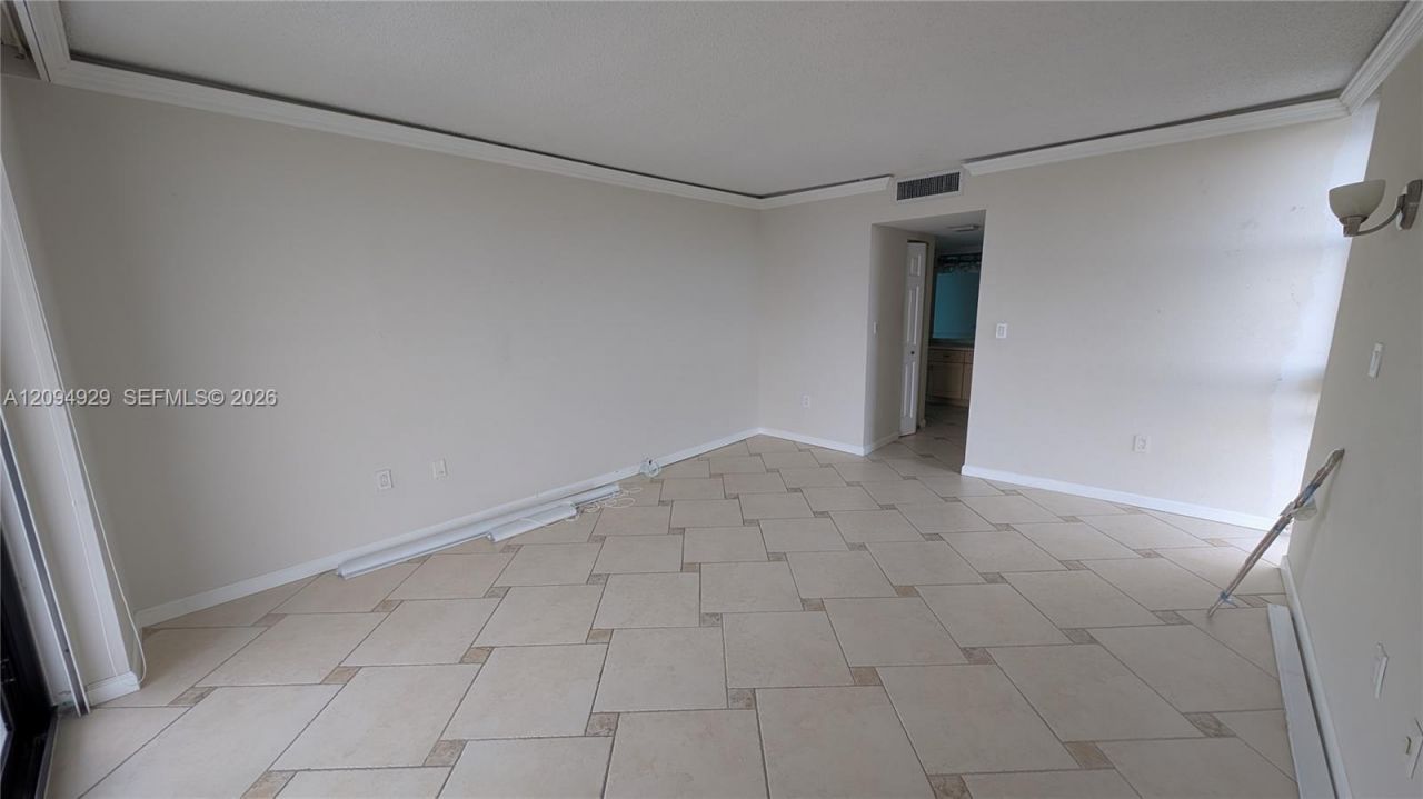 3375 N Country Club Dr , Unit 1102, Aventura, FL 33180 Photo