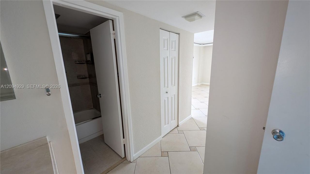 3375 N Country Club Dr , Unit 1102, Aventura, FL 33180 Photo