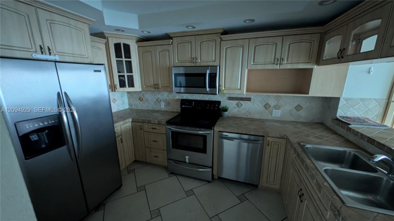 3375 N Country Club Dr , Unit 1102, Aventura, FL 33180 Photo