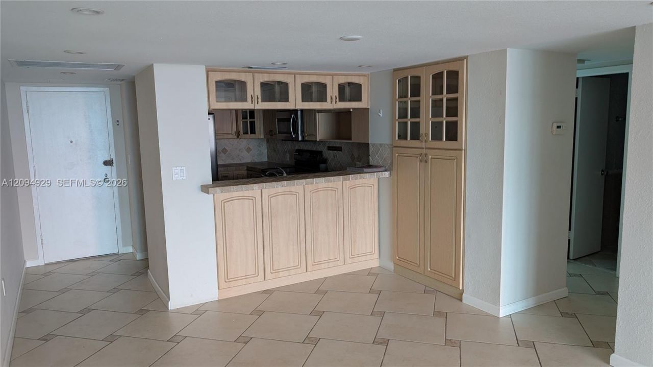 3375 N Country Club Dr , Unit 1102, Aventura, FL 33180 Photo