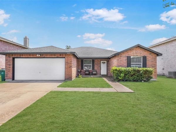 925 Brooks Drive, Cedar Hill, TX 75104