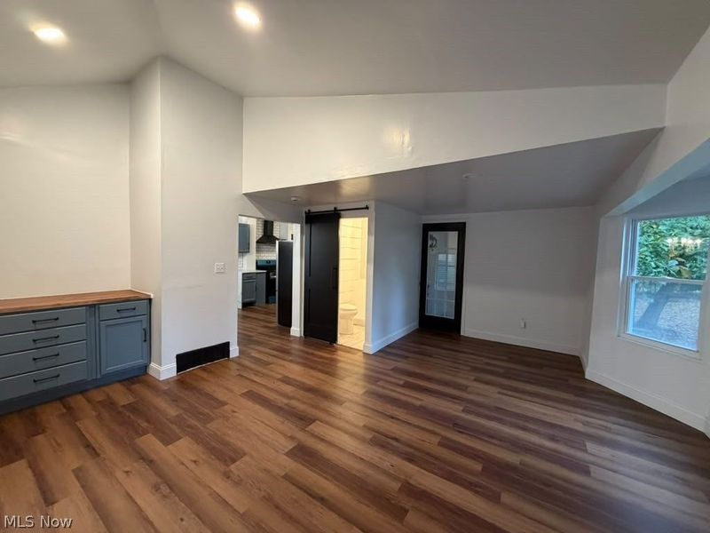 3957 Strandhill Road, Cleveland, OH 44128 Photo 9