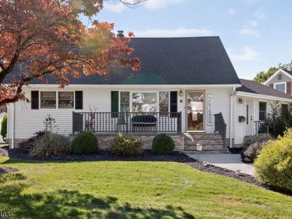 6 White Oak Ln, Wayne, NJ 07470