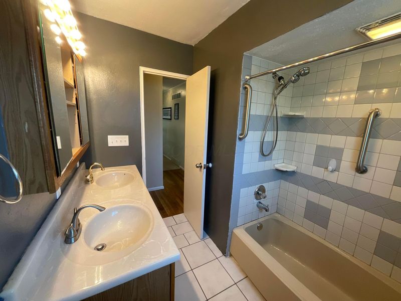 1178 Manfeld Drive, Columbus, OH 43227 Photo 17