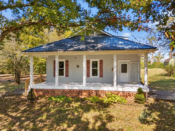 116 W Swan St, Centerville, TN 37033