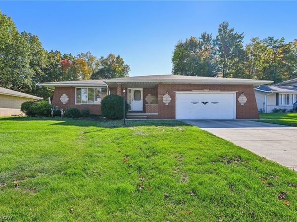 966 Primrose Drive, Seven Hills, OH 44131