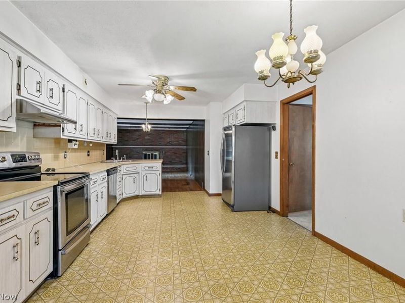 966 Primrose Drive, Seven Hills, OH 44131 Photo 10