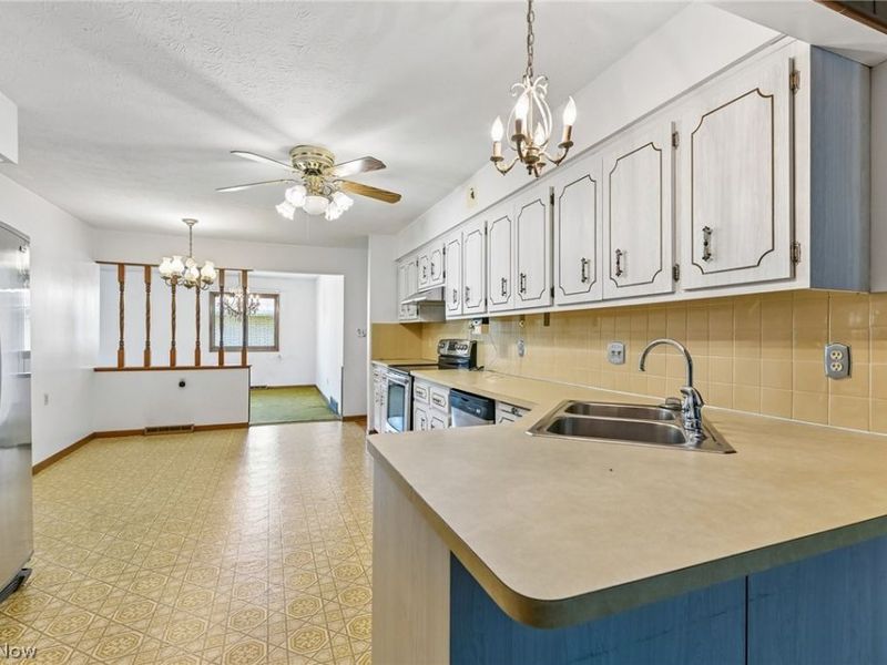 966 Primrose Drive, Seven Hills, OH 44131 Photo 11