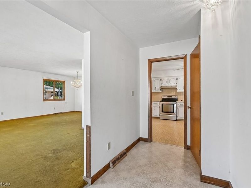 966 Primrose Drive, Seven Hills, OH 44131 Photo 5