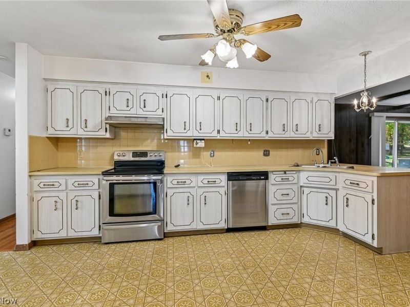 966 Primrose Drive, Seven Hills, OH 44131 Photo 9