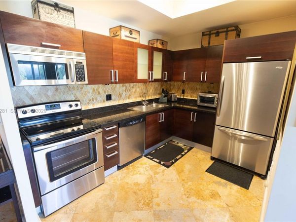 3250 Grand Ave, Unit 404, Miami, FL 33133