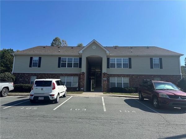 1860 Crest Hollow Drive , Winston-Salem, NC 27127