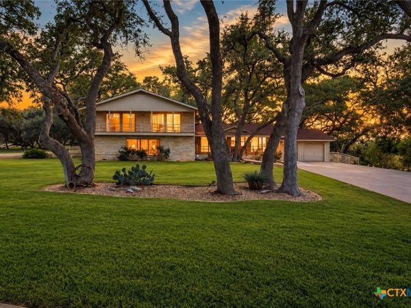 500 Kings Point Drive , Canyon Lake, TX 78133
