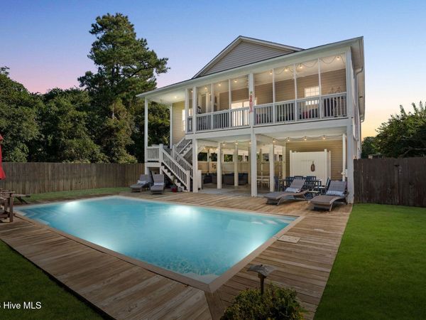 115 NW 9th Street , Oak Island, NC 28465