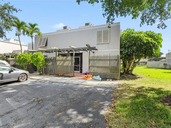 1431 NW 112th Ter , Pembroke Pines, FL 33026