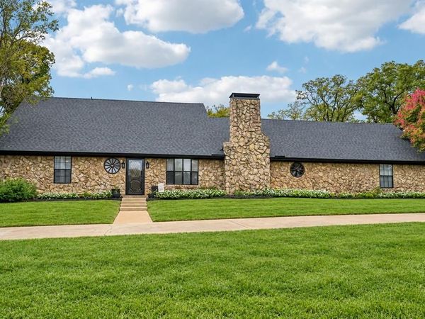 180 N Woodland Trail, Double Oak, TX 75077