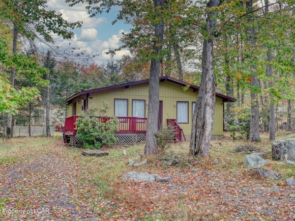 8535 Bumble Bee Way, Tobyhanna, PA 18466