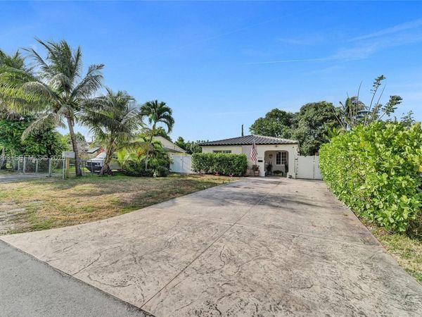 2826 Dewey St , Hollywood, FL 33020