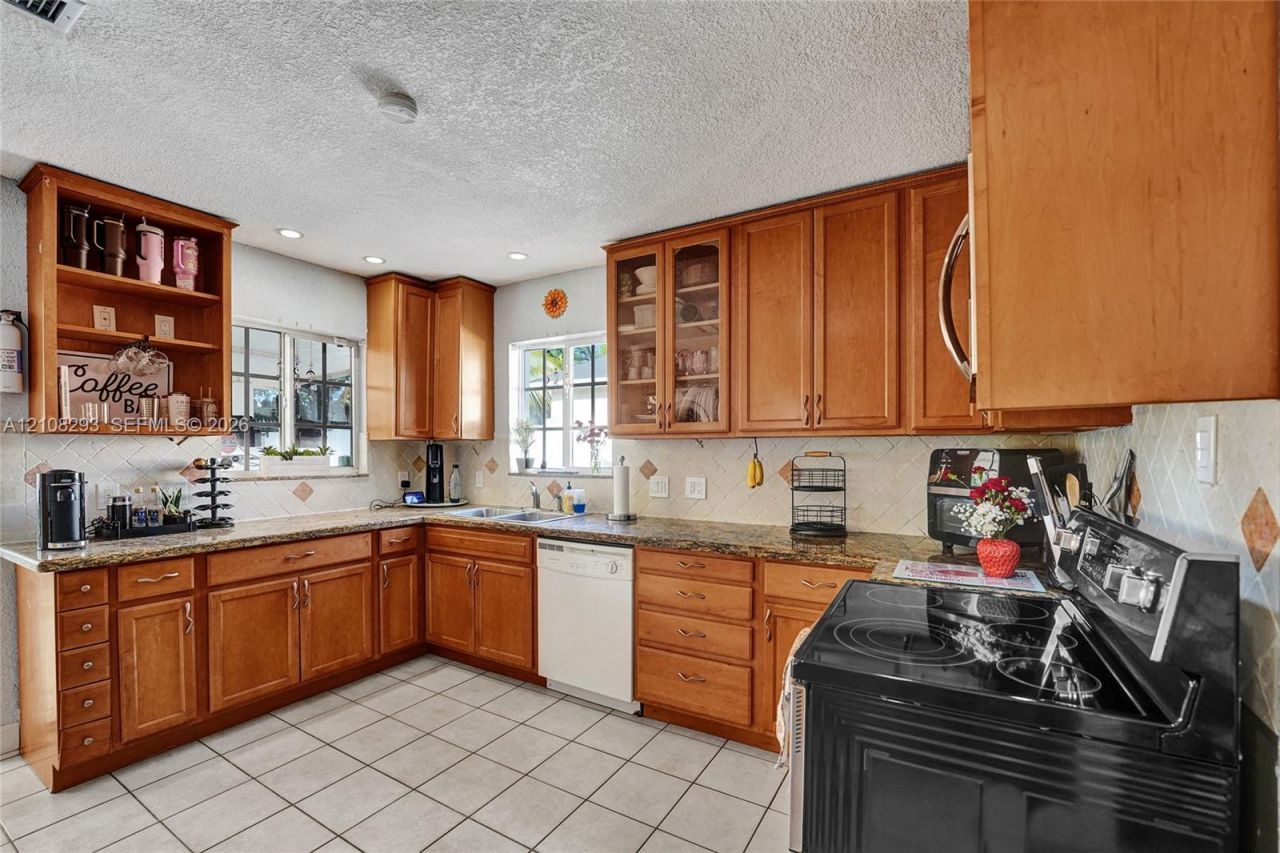 2826 Dewey St , Hollywood, FL 33020 Photo
