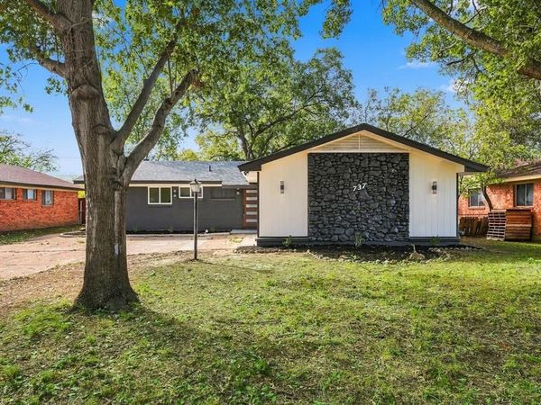 737 Blueberry Lane , Grand Prairie, TX 75052