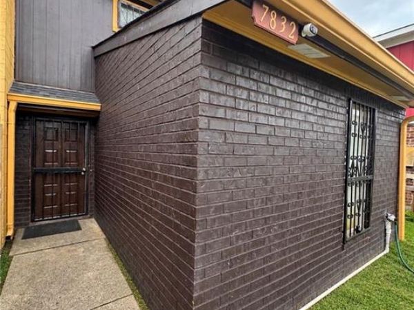 7832 SAIL Street , New Orleans, LA 70128
