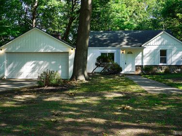24300 Simmons Avenue , Southfield, Mi 48033