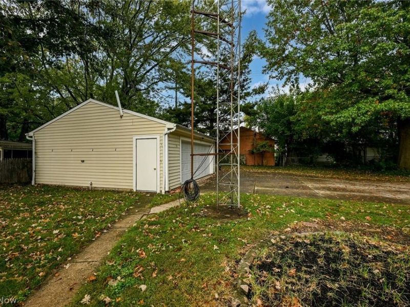 19251 Naumann Avenue, Euclid, OH 44119 Photo 38