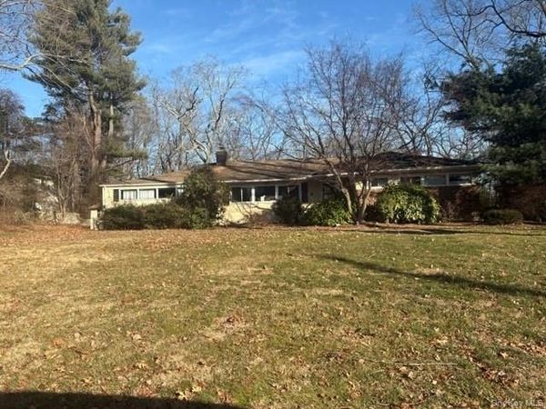 3 Stafford Avenue , Woodbury, NY 11797