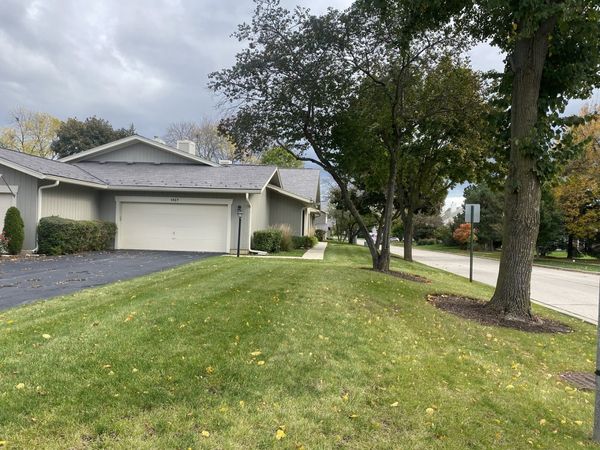 1427 James Court, Libertyville, IL 60048