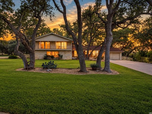 500 KINGS POINT DR, Canyon Lake, TX 78133