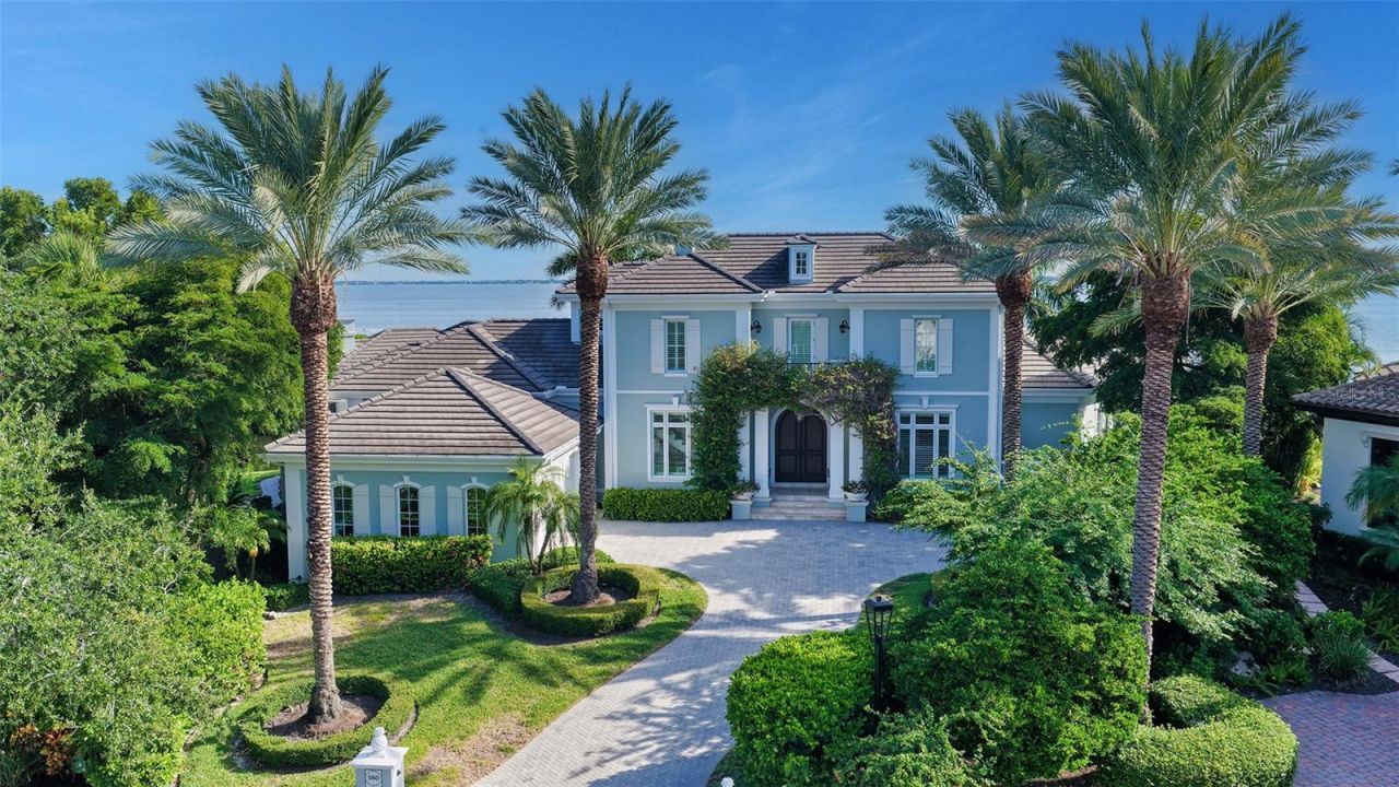 560 HARBOR POINT ROAD, LONGBOAT KEY, FL 34228