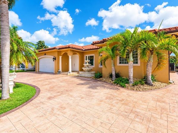 17851 NW 84th Pl, Hialeah, FL 33015