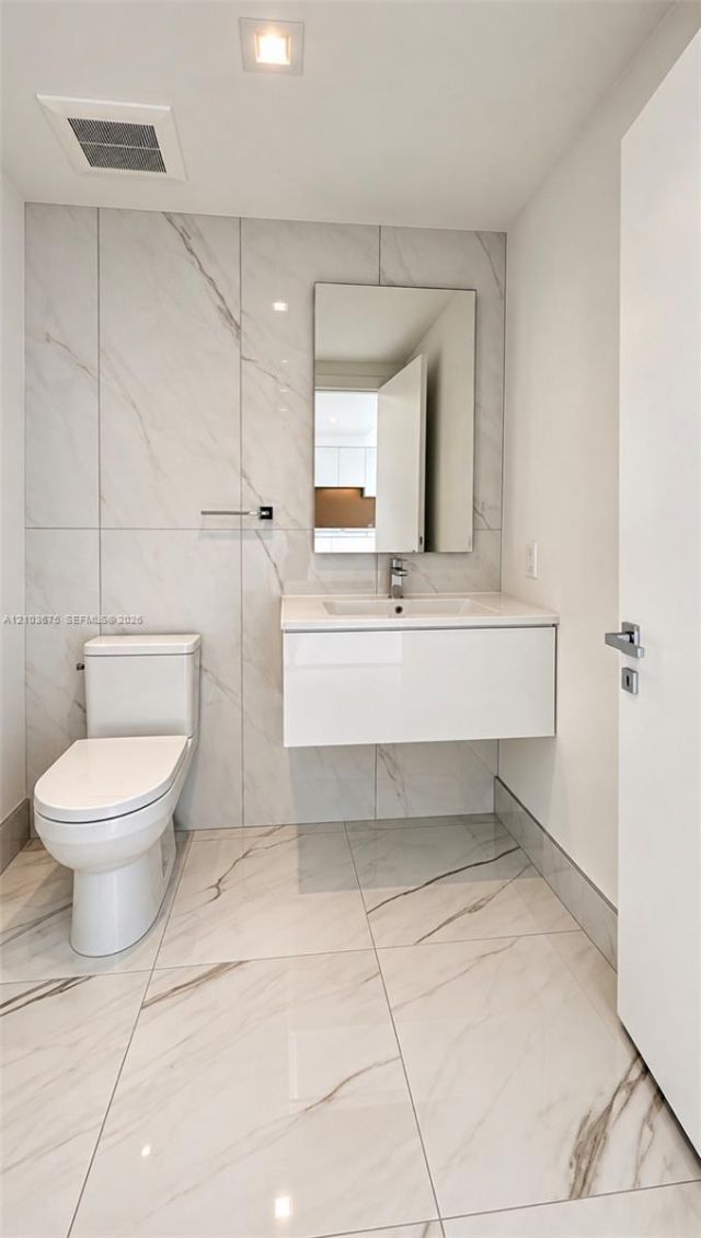 1170 E Hallandale Beach Blvd, Unit 305, Hallandale Beach, FL 33009 Photo