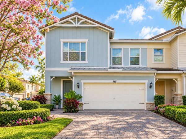 945 Banyan Drive , Hollywood, FL 33021