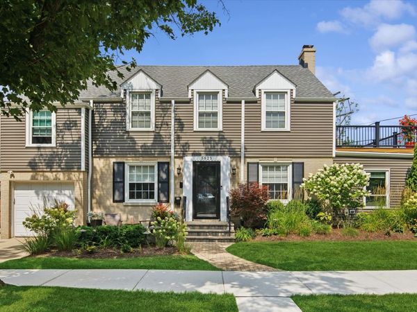 5825 N Caldwell Avenue , Chicago, IL 60646