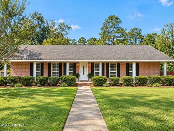 903 S 3rd Street, Collins, MS 39428