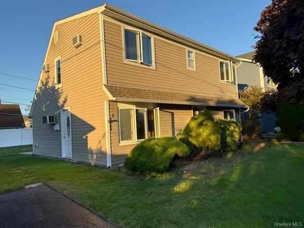 Levittown, NY 11756