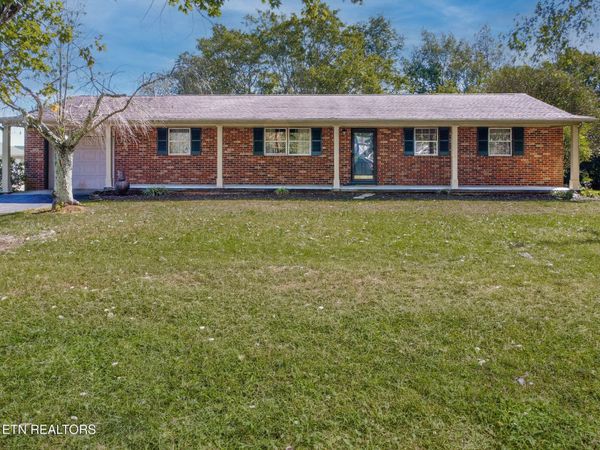 1370 Russell Lane , Lenoir City, TN 37772