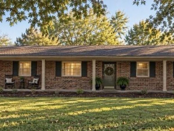 1370 Russell Lane , Lenoir City, TN 37772