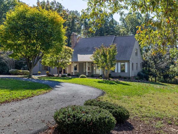 686 E F ST , Elkton, VA 22827