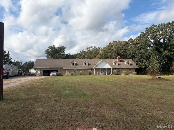 2707 N Service Road , St Clair, MO 63077