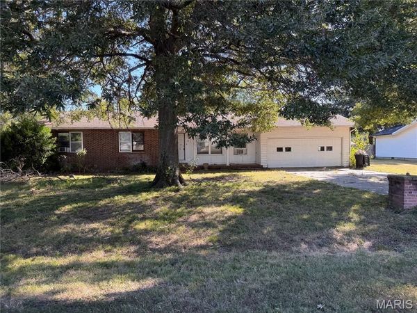 5 Charles Drive , Sikeston, MO 63801
