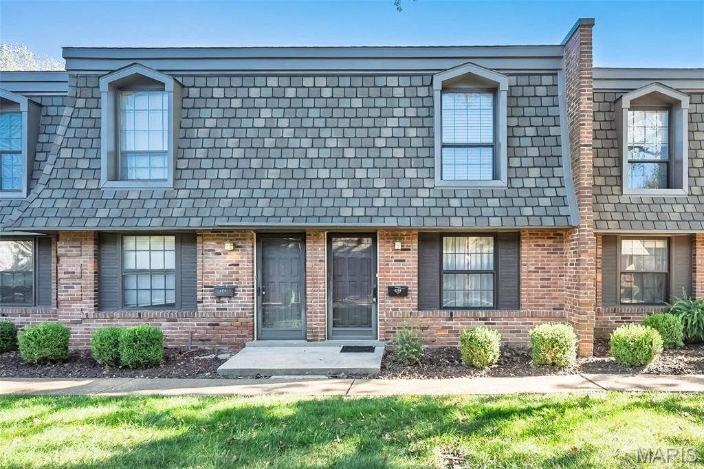 4256 Eiffel Drive, Saint Louis, MO 63125 Main Photo