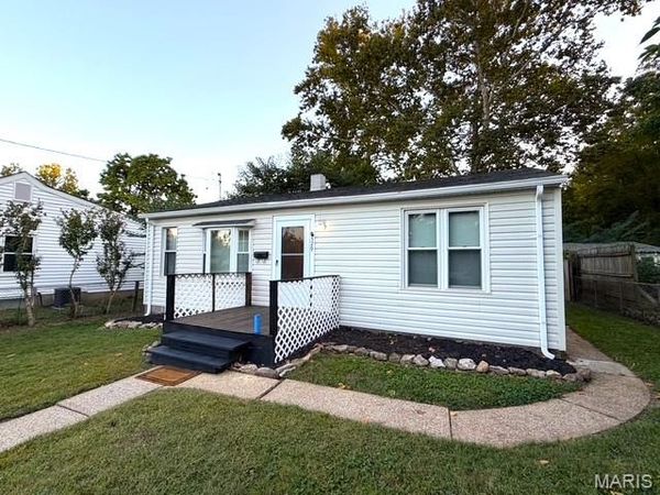 529 Emmons Avenue , St Charles, MO 63301