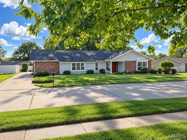 485 Brightspur Lane , Ballwin, MO 63011