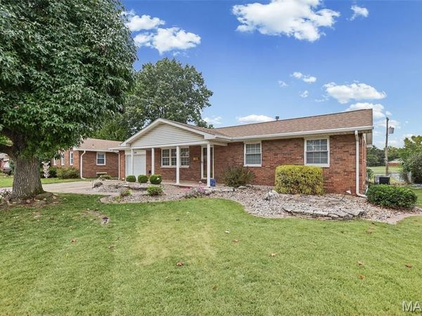 179 Red Bud Drive , Wood River, IL 62095